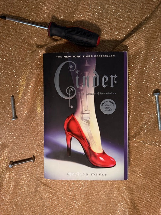 Cinder by Marissa Meyer (Used, Paperback)