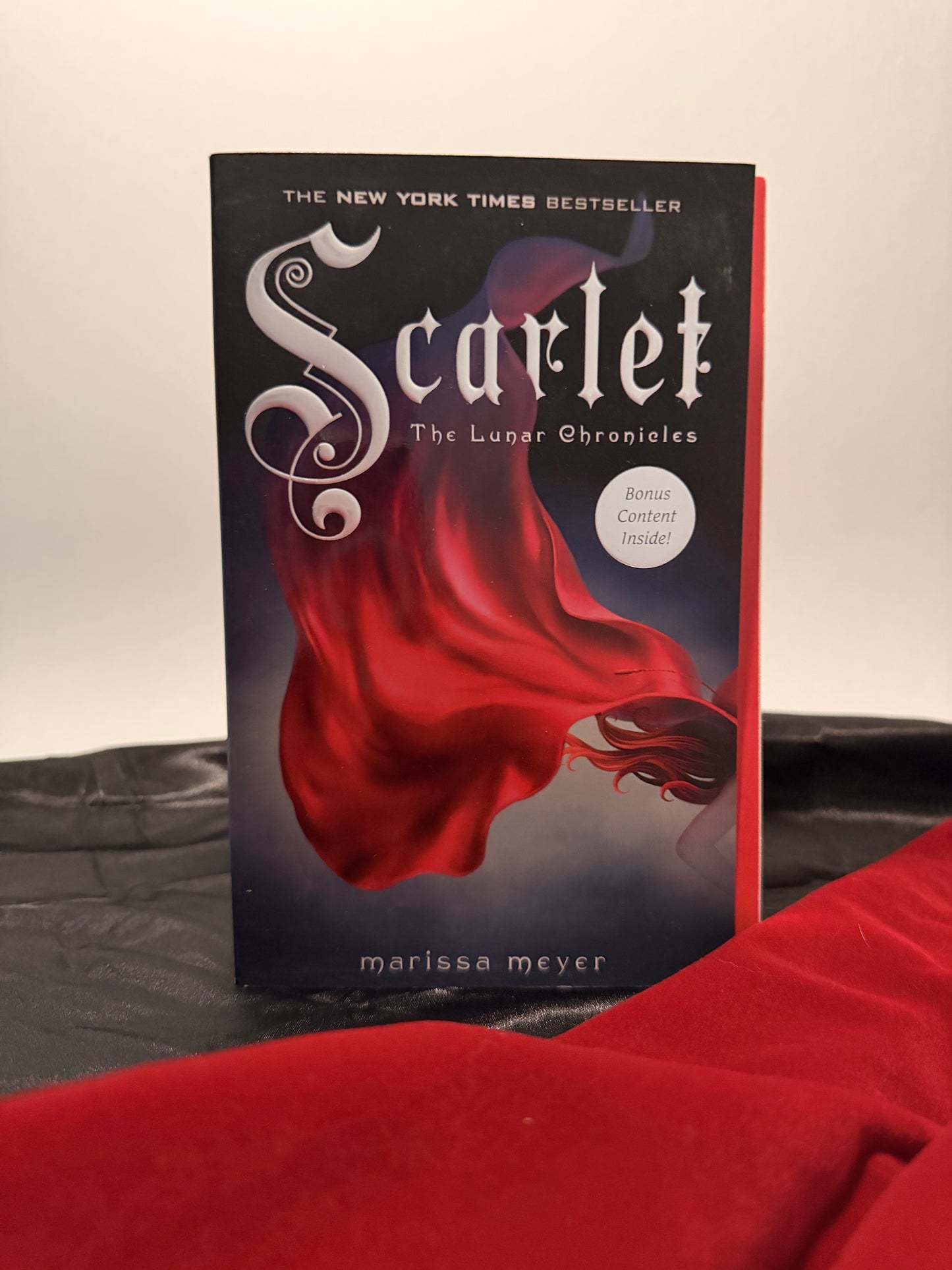 Scarlet by Marissa Meyer (Used, Paperback)