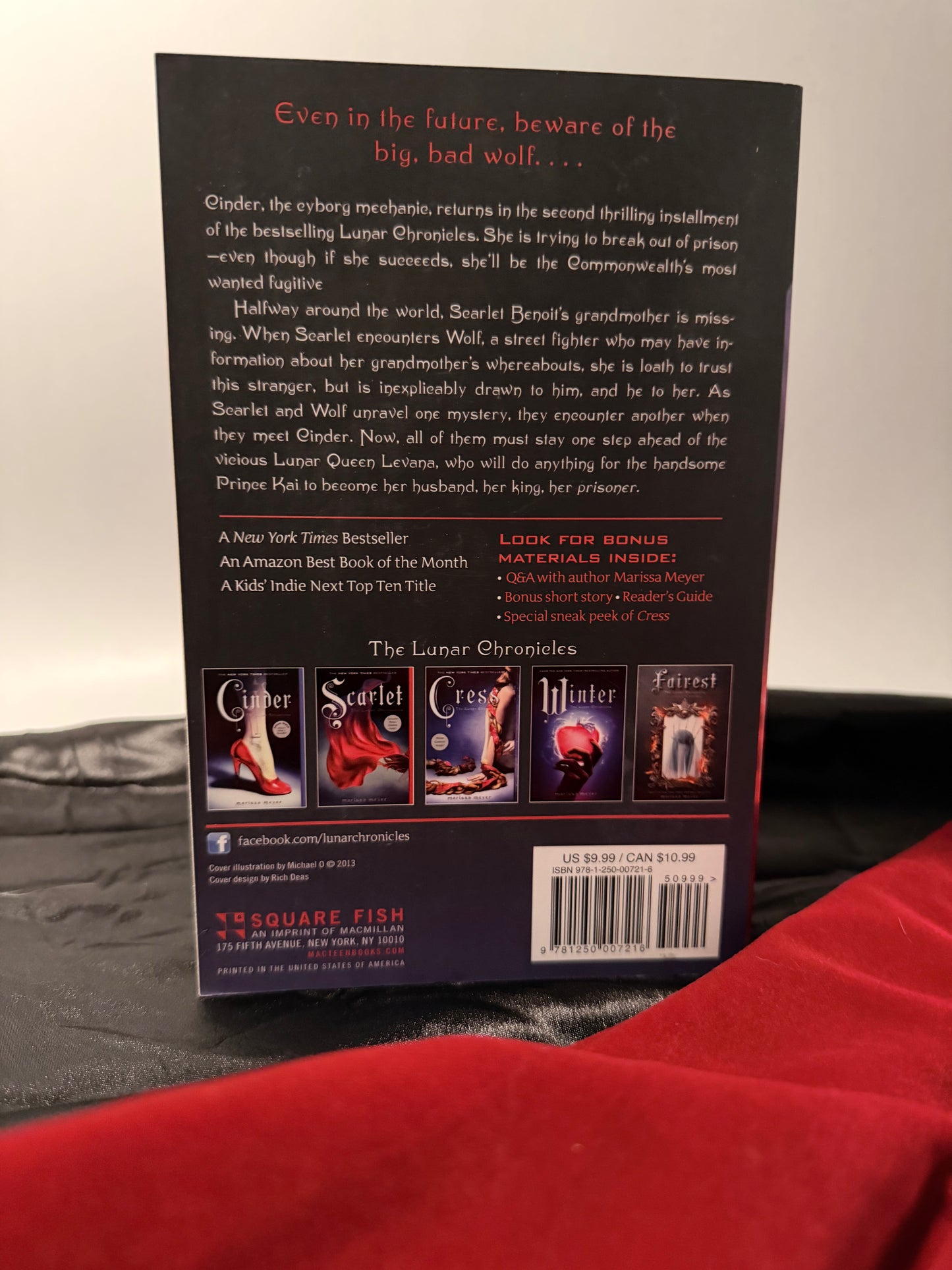 Scarlet by Marissa Meyer (Used, Paperback)